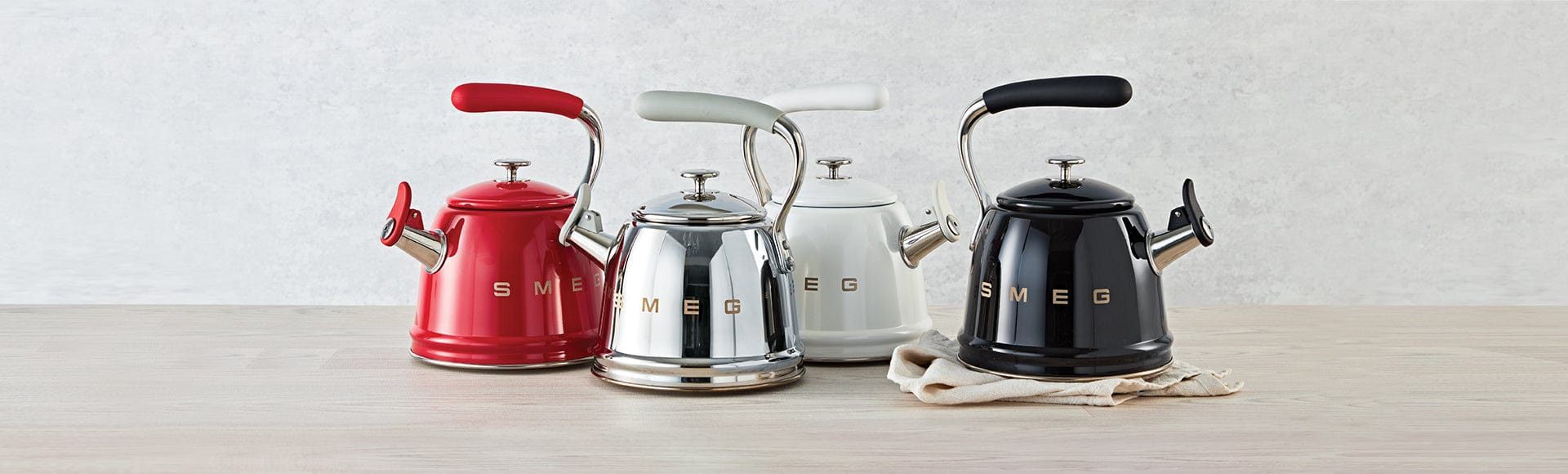 Smeg Whistling Kettle, 2.3 Litre Cream CKLW2001CR